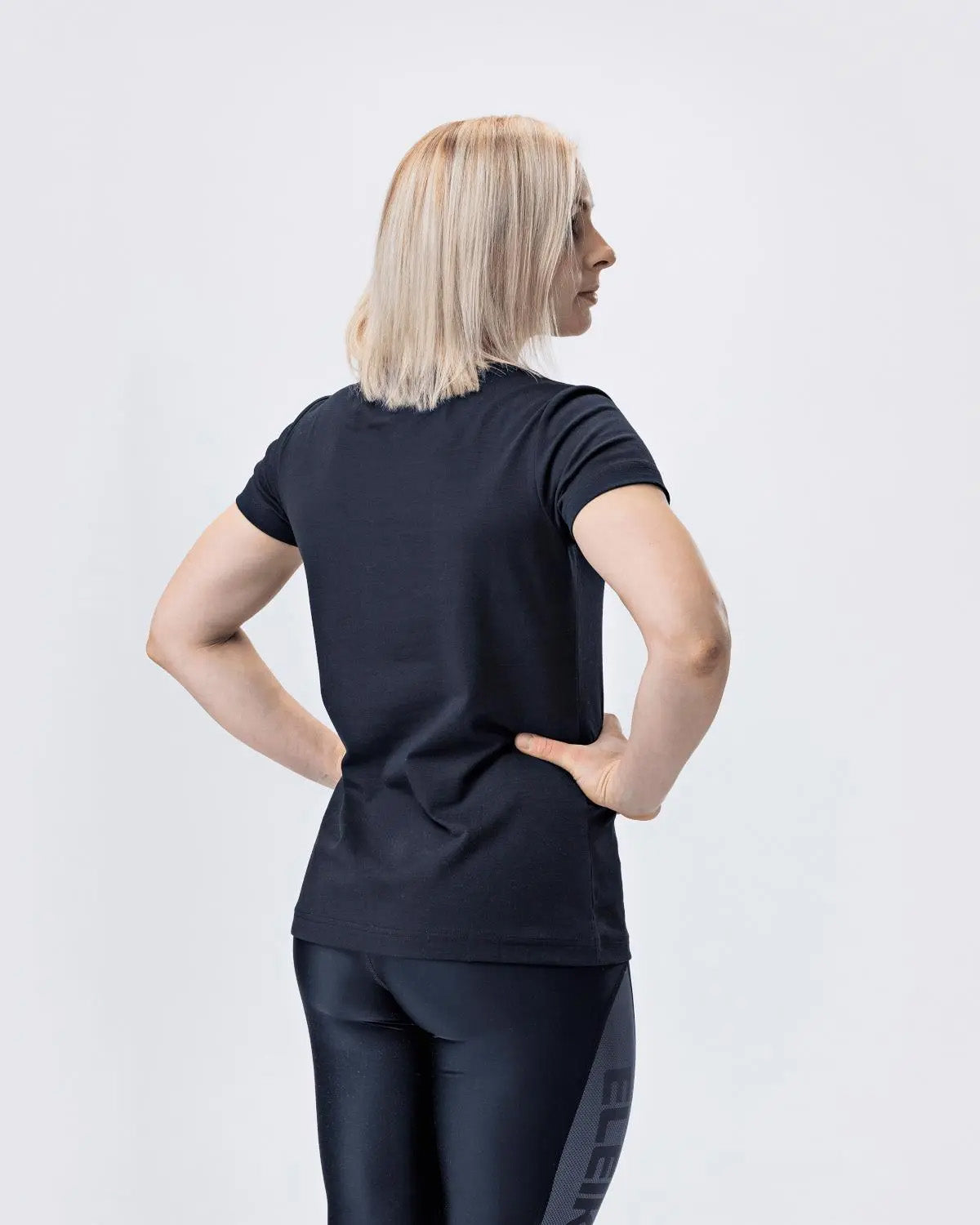 ELEIKO Tシャツ ウィメンズ