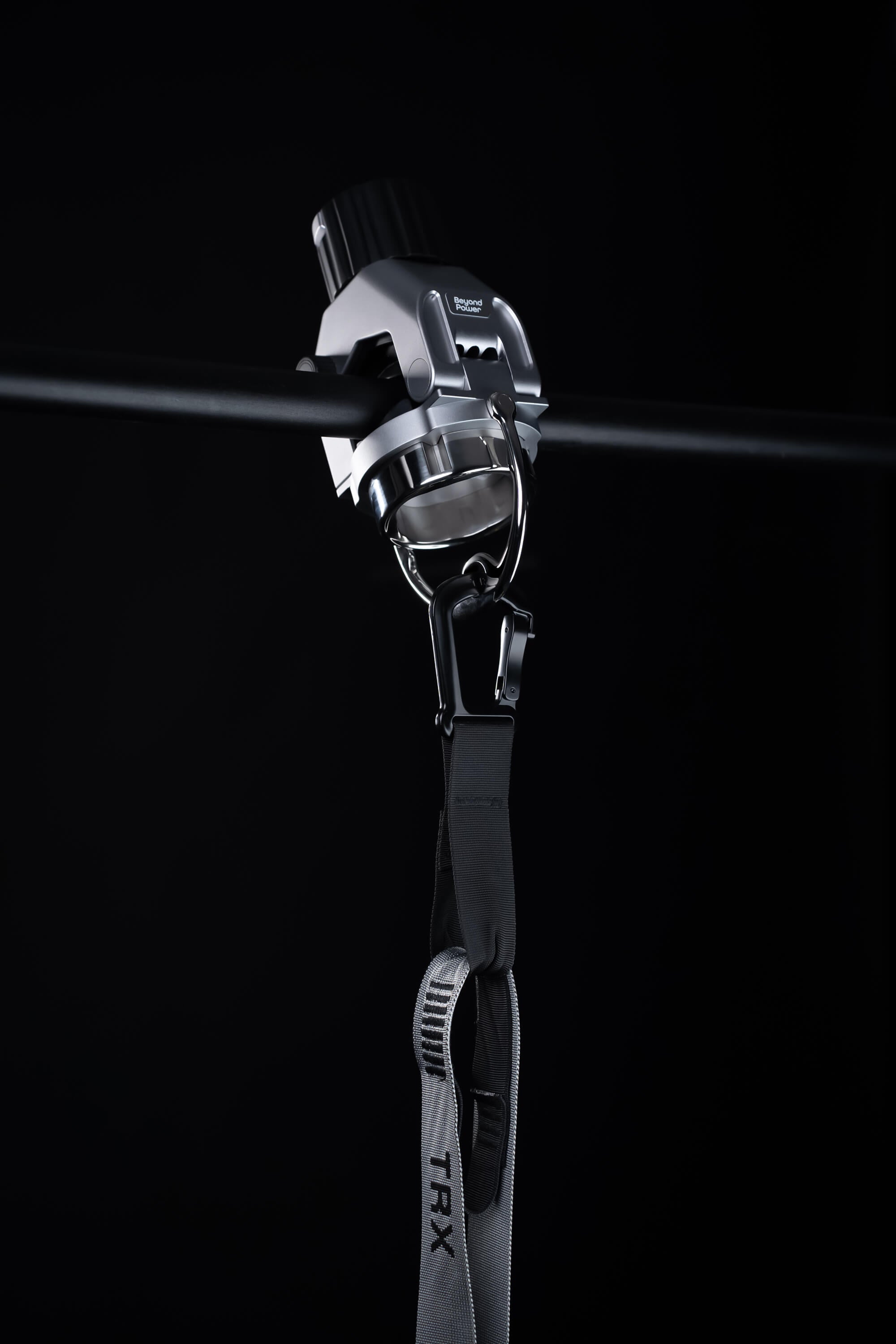 Beyond Power Adaptive Bar Mountのクランプ部分を拡大したシルバーカラーのディテール